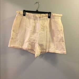 LAUREN Conrad XXL 3” high waisted paper bag shorts cream silk